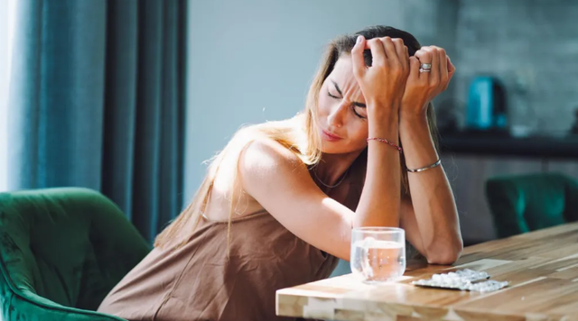 A ju shkakton moti dhimbje koke?! Disa këshilla që mund t’ju ndihmojnë