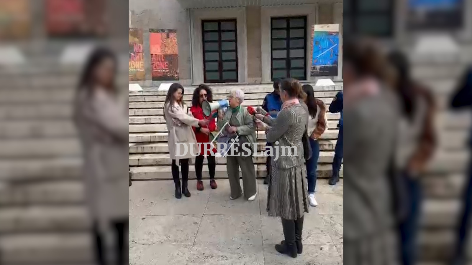 74 familjet Durrsake protestojnë para Kryeministrisë kundër projektit TID (Video)