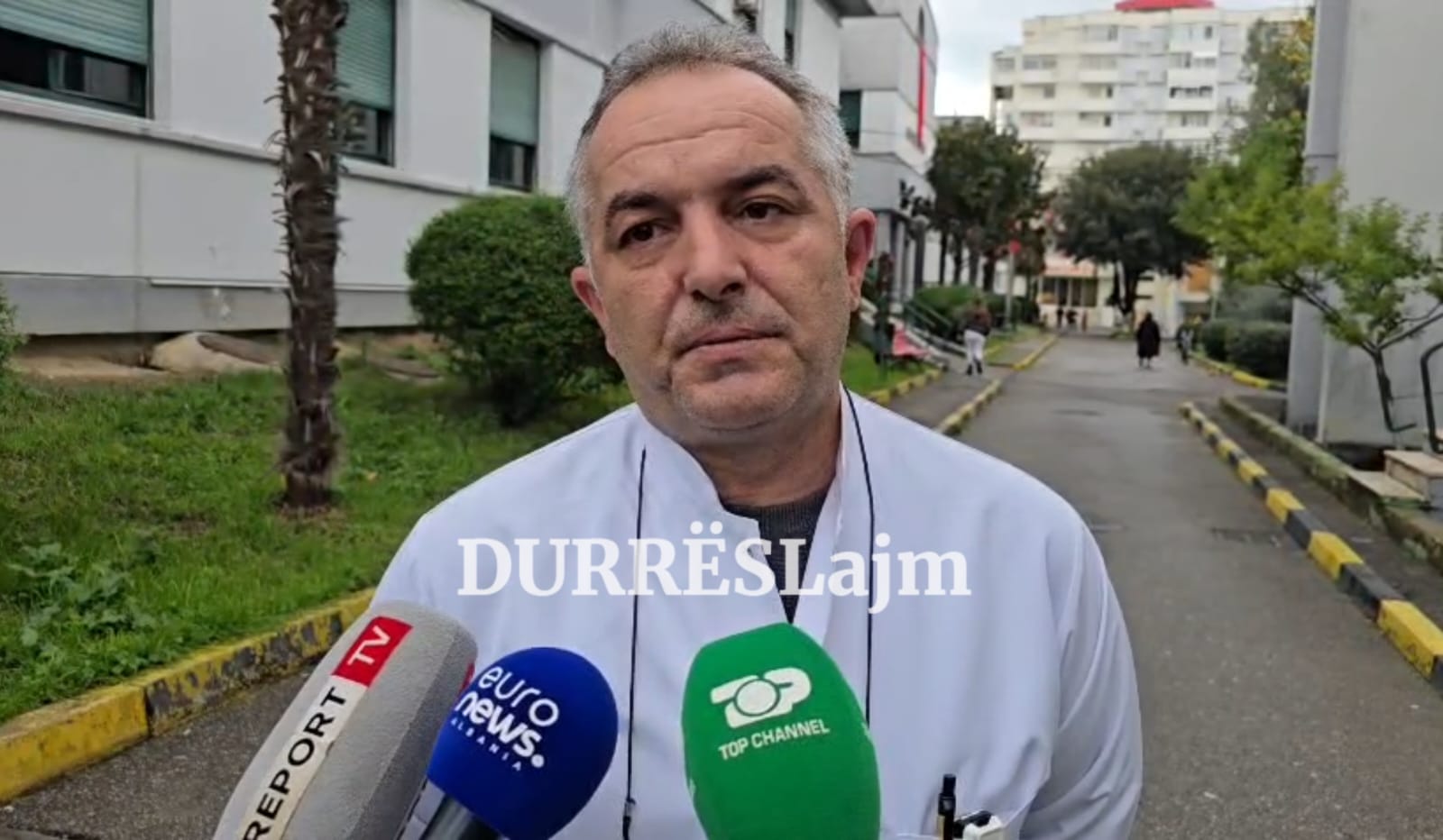 Plagosja e të miturit në Durrës/ 15-vjeçari ende në gjendje kritike, flet mjeku: Është i intubuar! (VIDEO)