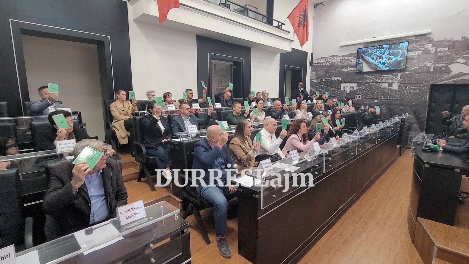 Projekti TID &#8220;pushton&#8221; mbledhjen e Këshillit Bashkiak Durrës (VIDEO)