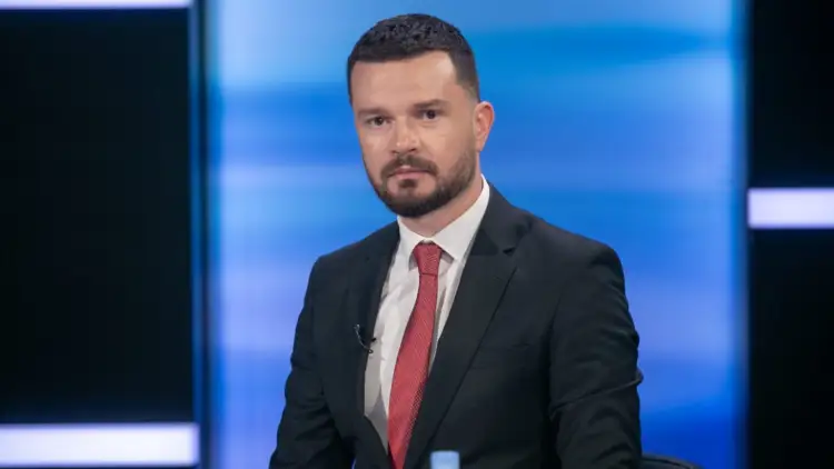 “Po e mendoj seriozisht që të futem”/ Arjan Curri në “Big Brother VIP 5”?