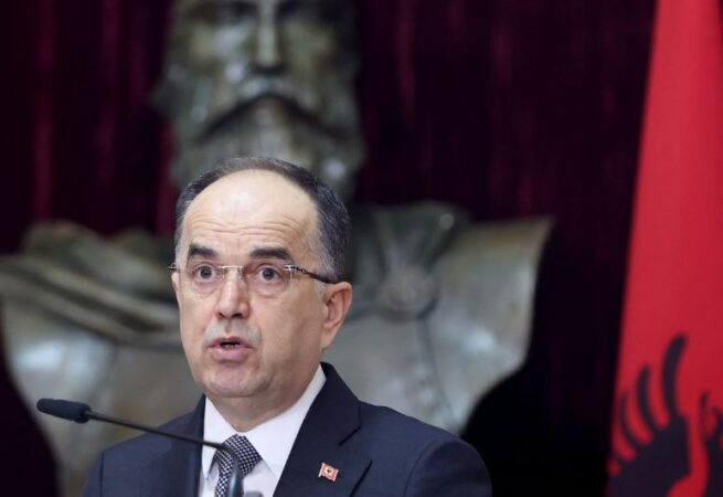 Presidenti Begaj dekreton ish-kryebashkiakun e Vlorës si ambasador të Zvicrës