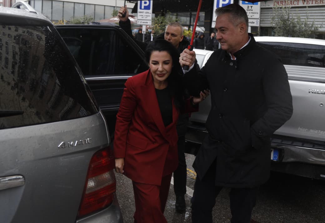 GJKKO tërhiqet për të marrë vendim për Belinda Ballukun dhe dy vartësit e saj