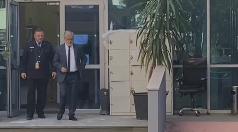 Ish-drejtori i Policisë së Shtetit, Muhamet Rrumbullaku paraqitet në SPAK