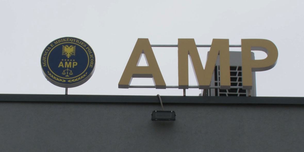 I premtoi qytetares përshpejtim të procedurave në një institucion në këmbim të 20 mijë eurove, AMP arreston ish-punonjësin e Gardës 