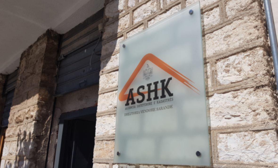 Shkarkohet nga detyra drejtori i AKSH Sarandë, Ilir Çibuku