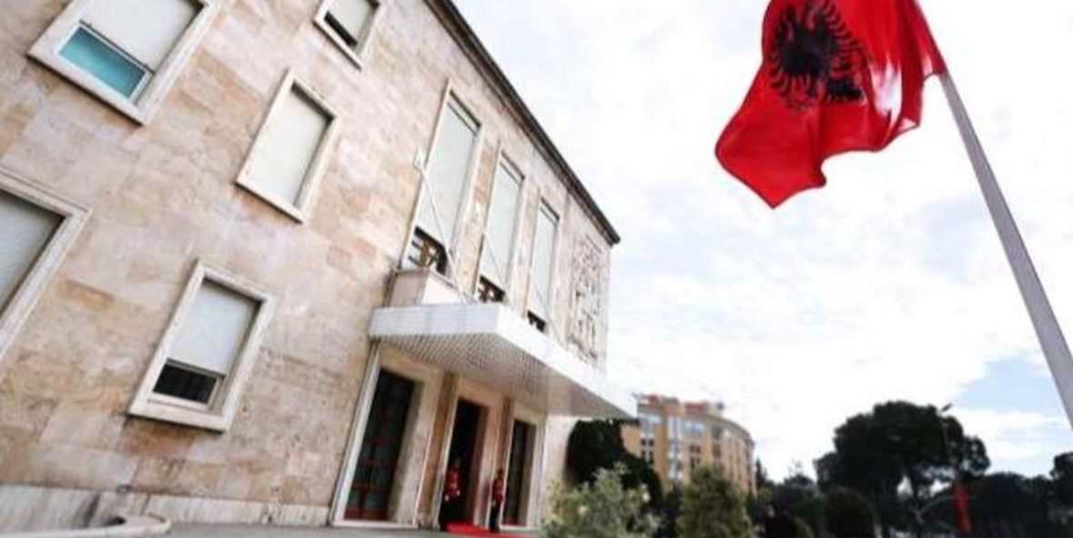 Lëvizje në qeveri/ Shkarkohen zv.ministra, prefektë dhe anëtarë bordi të Kadastrës