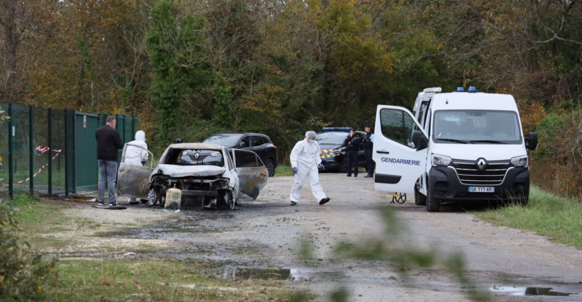Përplasi trumën e njerëzve me makinë në Francë, mes të plagosurve zyrtare e partisë së Le Pen, autori dyshohet se ishte…