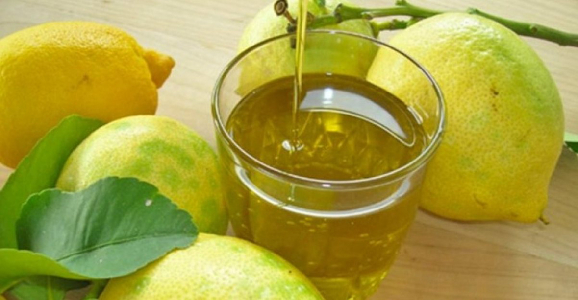 Vaj ulliri me limon për fuqi gjatë ditës 