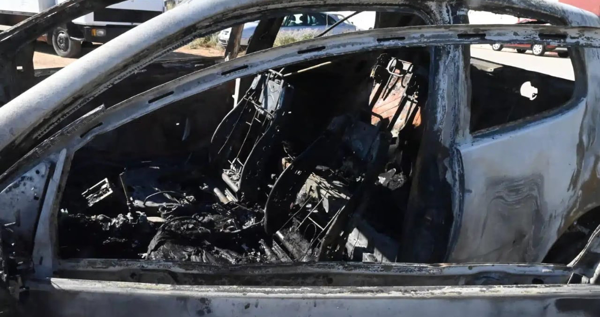 E rëndë në Greqi/ E prangosën dhe i vunë flakën, shqiptari gjendet i djegur në sediljen e pasme të makinës