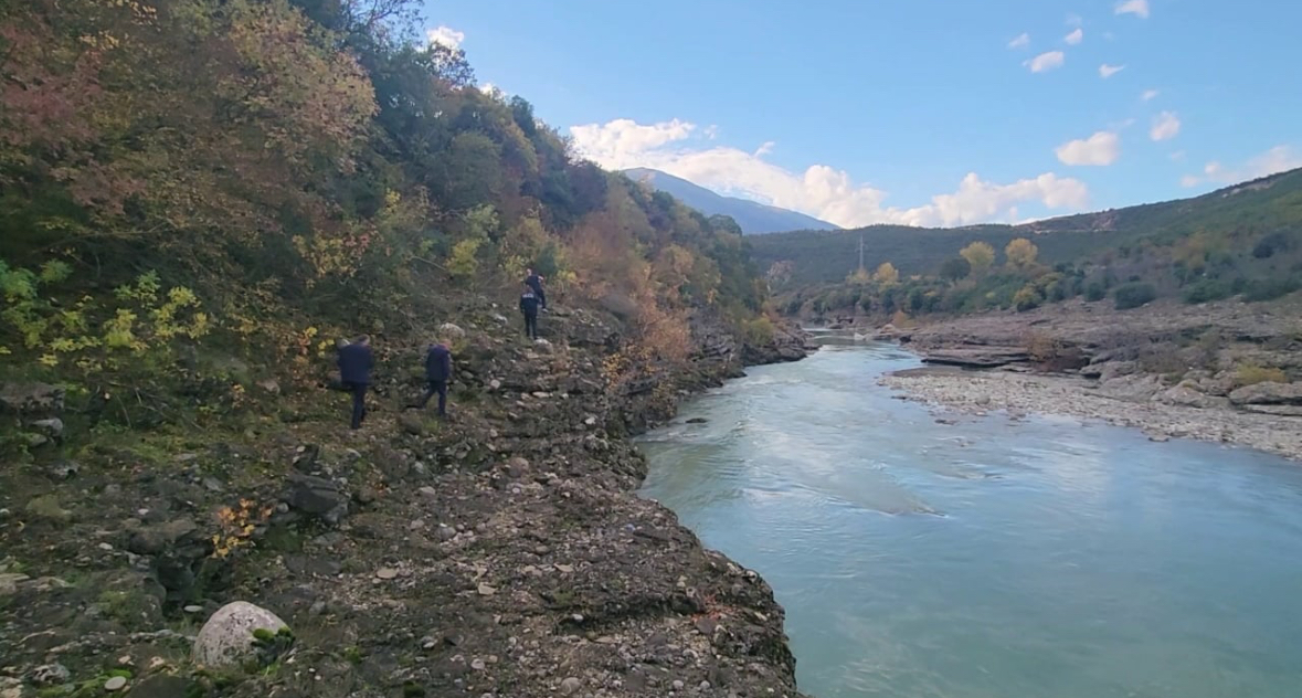 Tre zhdukje misterioze në Përmet/ Enigma me një 66-vjeçar, në të njëjtën rrugë janë zhdukur edhe dy persona të tjerë vitet e fundit