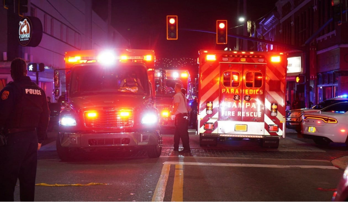 Tragjike/ 22-vjeçari humb kontrollin e mjetit dhe përfundon në lokal, 4 të vdekur dhe 11 të plagosur