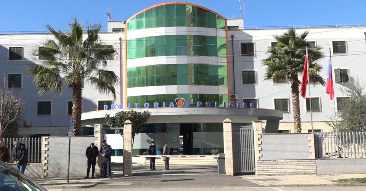 Përplasi me makinë për vdekje 2-vjeçaren, pranga të riut në Rrogozhinë