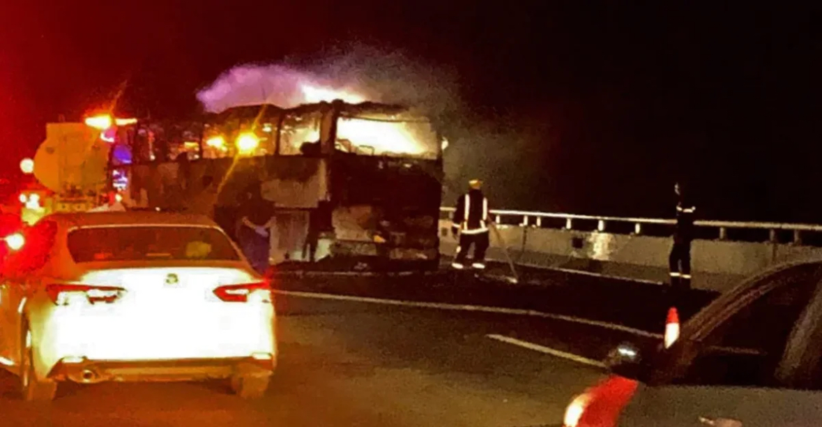 Tragjedi në Arabinë Saudite! Shpërthen në flakë autobusi, humbin jetën tragjikisht 45 persona