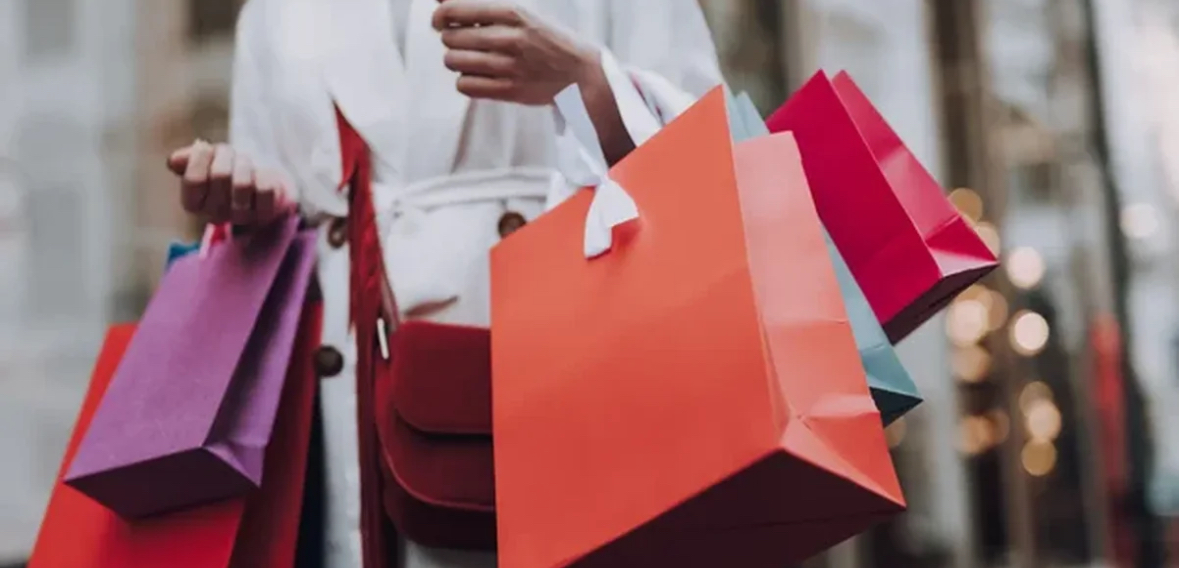 E Premtja e Zezë: Pse truri &#8216;çmendet&#8217; kur ka zbritje 