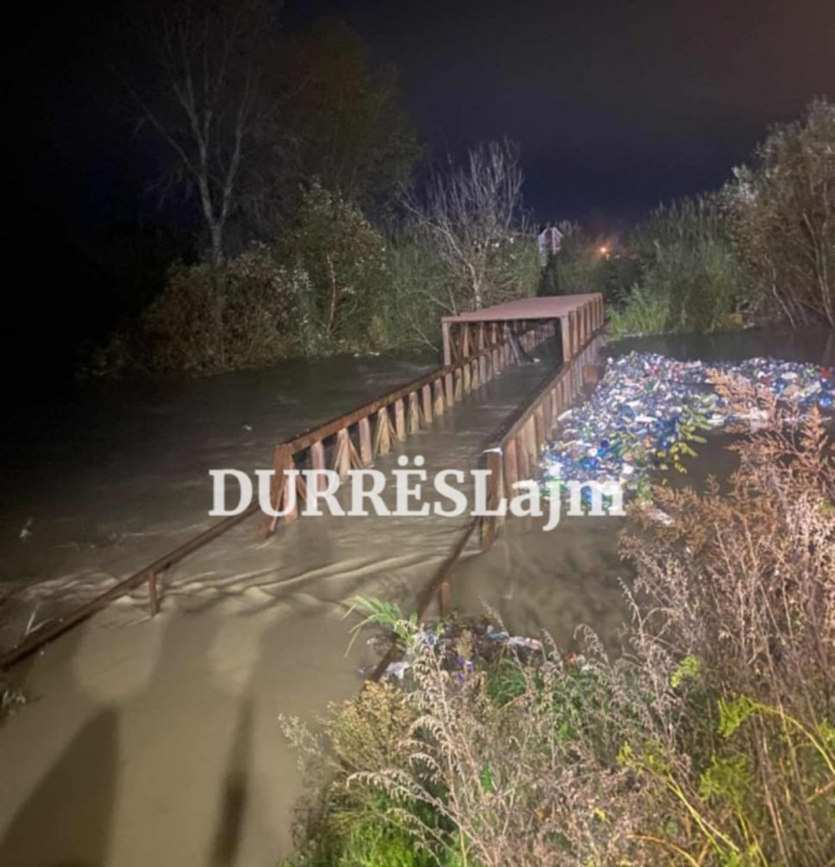 FOTOLAJM / Ura e Vardardhës nën ujë, banorët në ankth nga prurjet e Erzenit