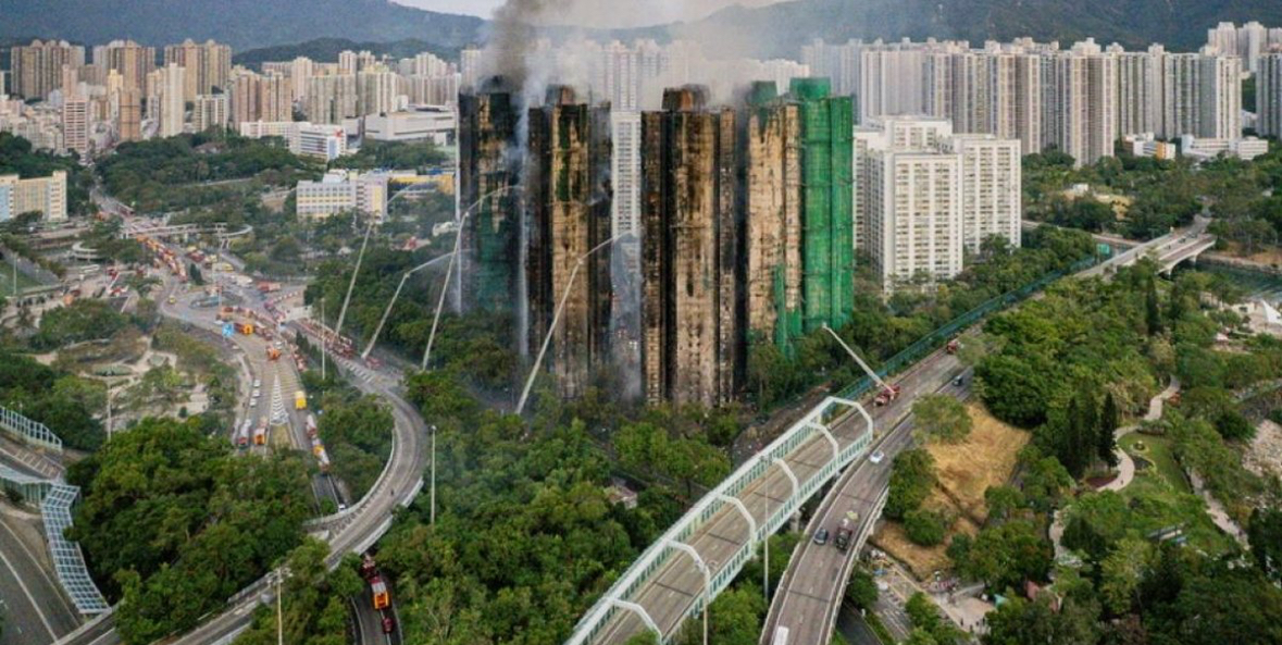 Rëndohet bilanci i zjarreve në gradaçelat e Hong Kongut, 83 të vdekur 