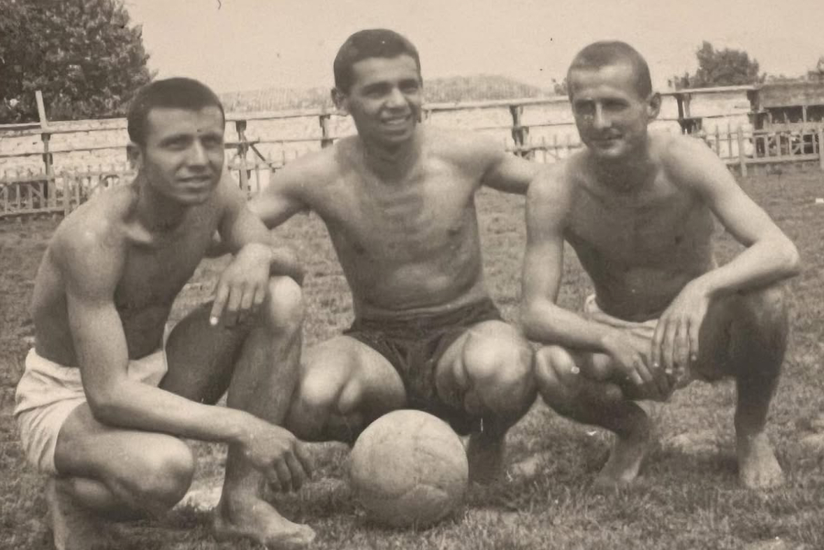 Fotografia e tre miqve që koha nuk i ndan