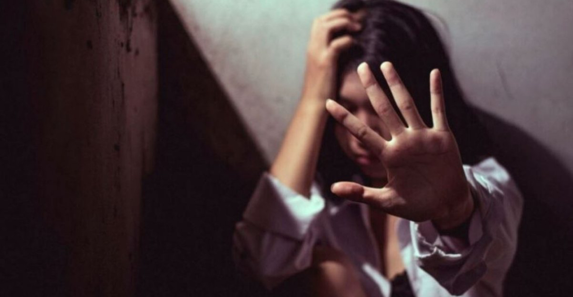 E mitura shqiptare dhunohet brutalisht nga e ëma dhe aborton, arrestohet 35-vjeçarja në Greqi 