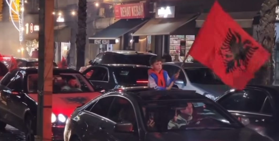 Durrës/ Atmosferë kuq e zi në rrugët kryesore të qytetit