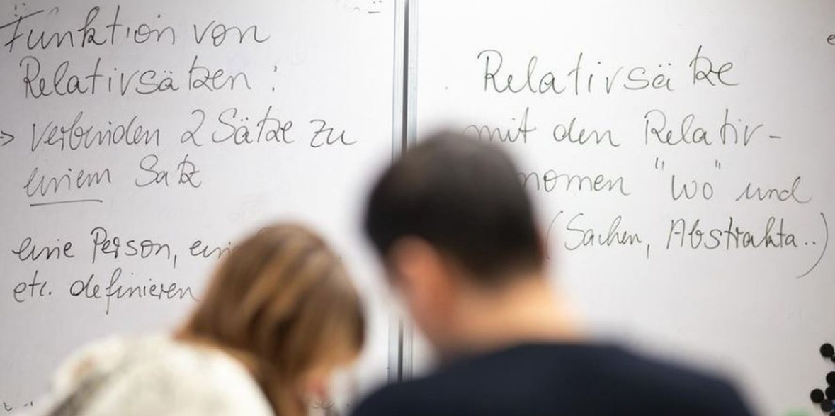 Studimi: Kush flet më shumë gjuhë, plaket më ngadalë! 