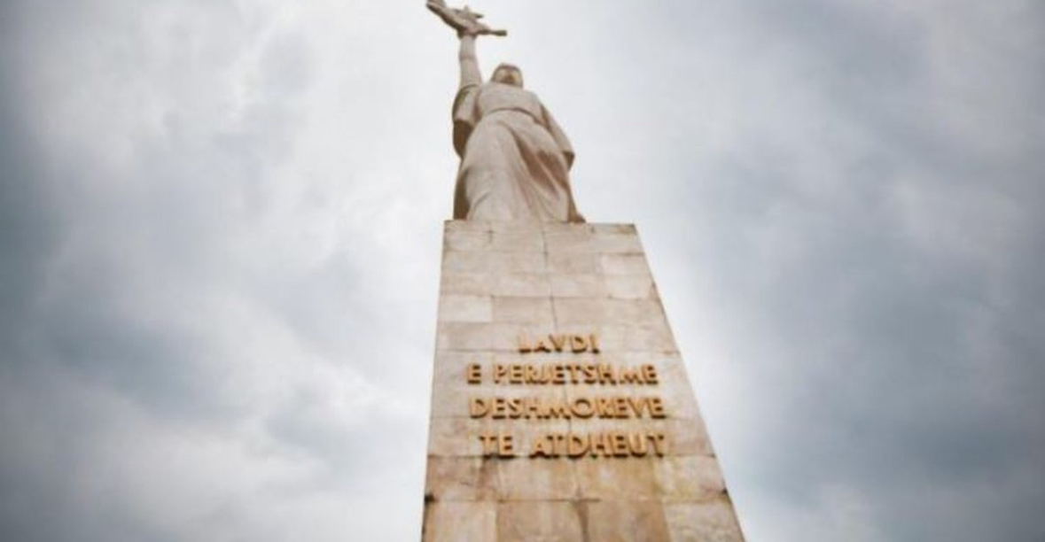 &#8220;29 Nëntori&#8221;/ Shqiptarët festojnë sot 81-vjetorin e Çlirimit 