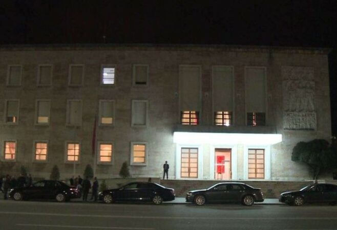 GJKKO pezulloi Ballukun/ Anulohet mbledhja e Qeverisë e planifikuar për të premten