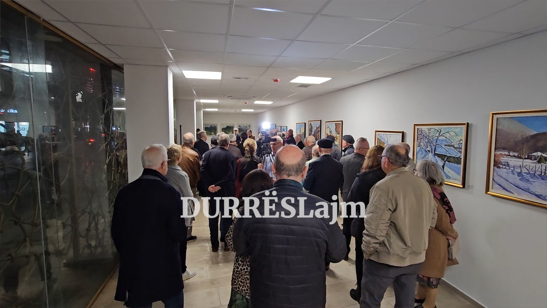 Hapet në Durrës ekspozita e piktorit Arben Kristani &#8220;Gjurmë Penelatash&#8221; (VIDEO)