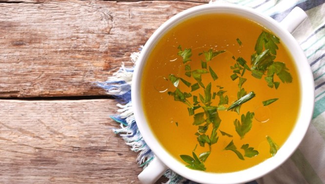 Supa e ngrohtë bimore e vjeshtës, “vaksinë” natyrale kundër gripit! Receta, si ta përgatisni në kushte shtëpie