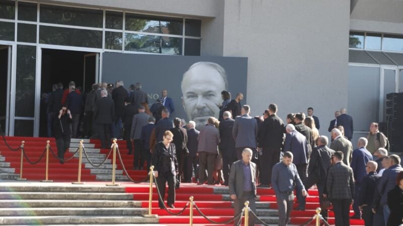 Kryeministri Edi Rama dhe Xhoana Nano do të mbajnë fjalim në nder të Fatos Nanos