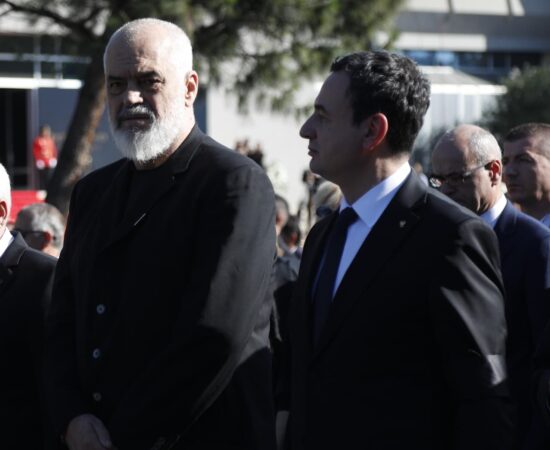 Rama dhe Kurti “shkrijnë” akujt mes tyre