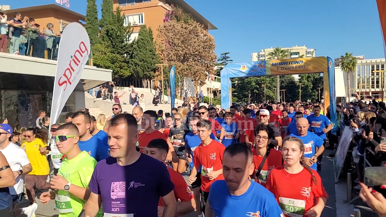 Sfiduan për të disatën herë moshën, dy maratonomakët 80-vjeçarë që garuan në Durrës (VIDEO)