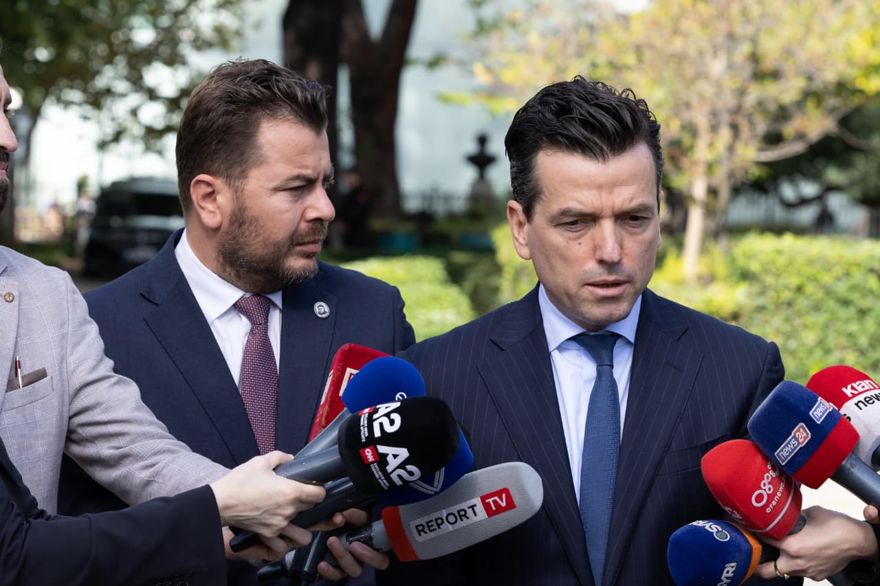 “Prit t’i çoj fjalën atij k*rvës”- Agron Shehaj: Si e quan Balluku shefin e saj, është e zeza mbi të bardhe, po na vjedhin!