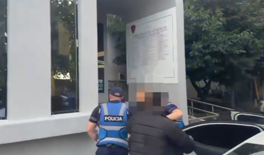 “Do të vras nëse nuk më kthen borxhin 30 mijë euro”- Së bashku me dy vëllezërit shantazhonte një të ri dhe familjen e tij, vijon të jetë në kërkim një nga autorët