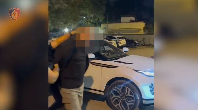 Goditi me grushte efektivin e burgjeve, arrestohet 32-vjeçari! Në pranga edhe 4 të tjerë, ja arsyeja