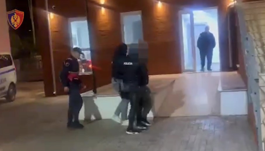 Arrestohen dy persona, njëri kishte përshtatur lokalin në bazë për shpërndarjen e drogës