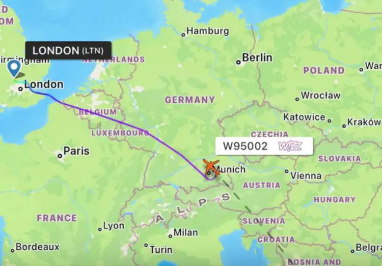  5 pasagjerë humbasin ndjenjat, avioni Londër–Tiranë devijon dhe kthehet në Londër