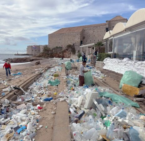 New York Times: Plazhi i Dubrovnikut nën pushtetin e plehrave të Shqipërisë