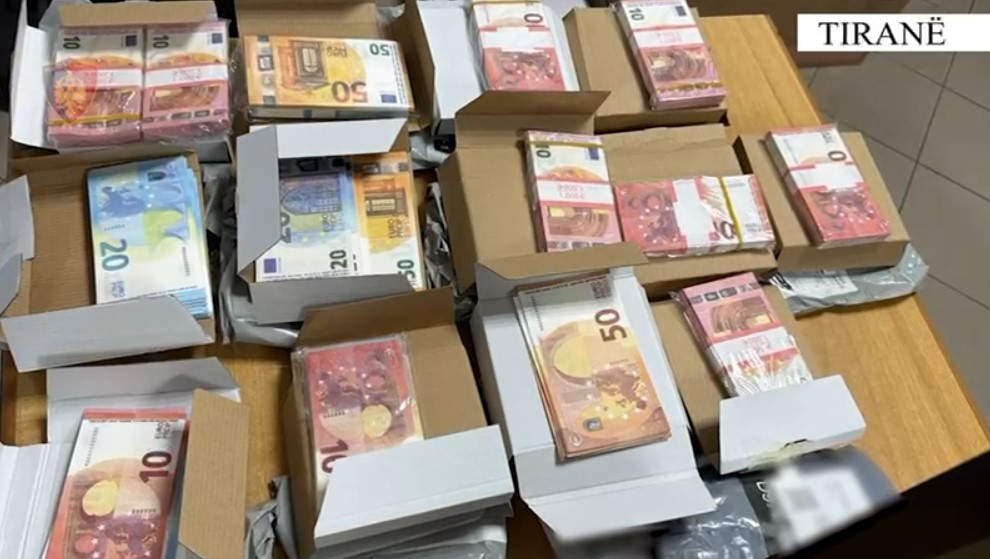 I shisnin në TikTok, kush është personi që porositi 18 mijë euro të falsifikuara