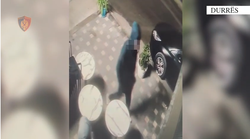 Durrës/ I dënuar me “arrest shtëpie” kapet duke vjedhur lokale, në pranga 29-vjeçari edhe bashkëpunëtori (VIDEO)