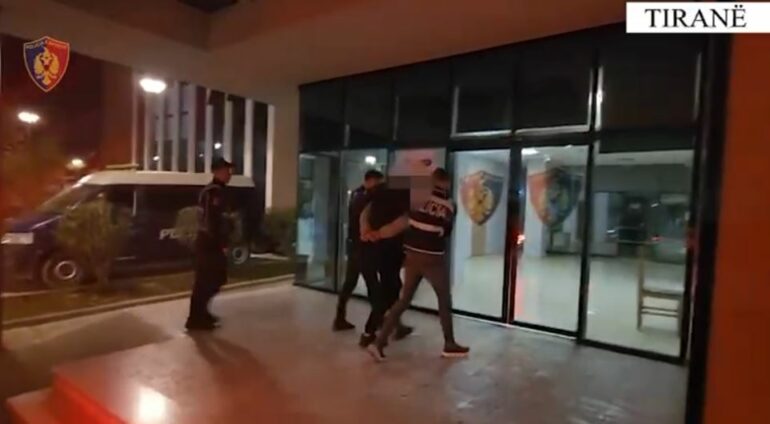 Ishte dënuar për transport të paligjshëm të emigrantëve, arrestohet 26-vjeçari