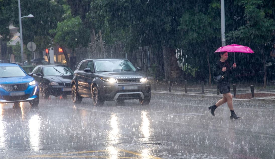 Moti i keq godet edhe Greqinë, meteorologët japin alarmin për 40 orë me stuhi dhe përmbytje në të gjithë vendin
