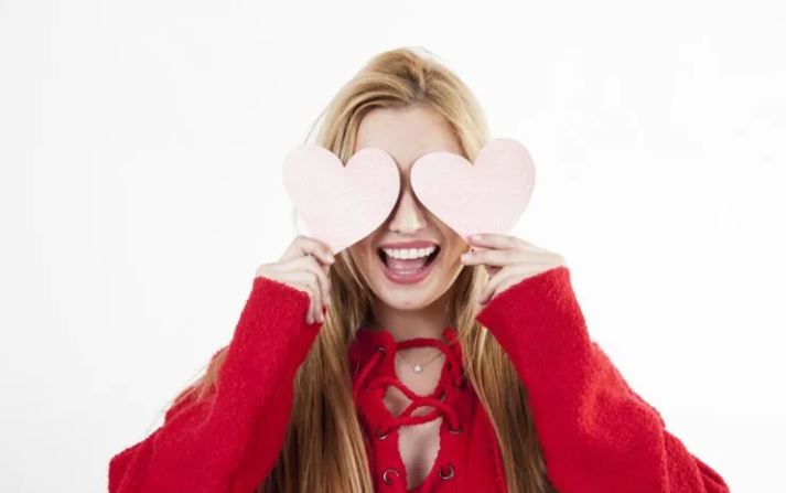 Pesë shenjat e zodiakut që do të favorizohen në dashuri javën e ardhshme