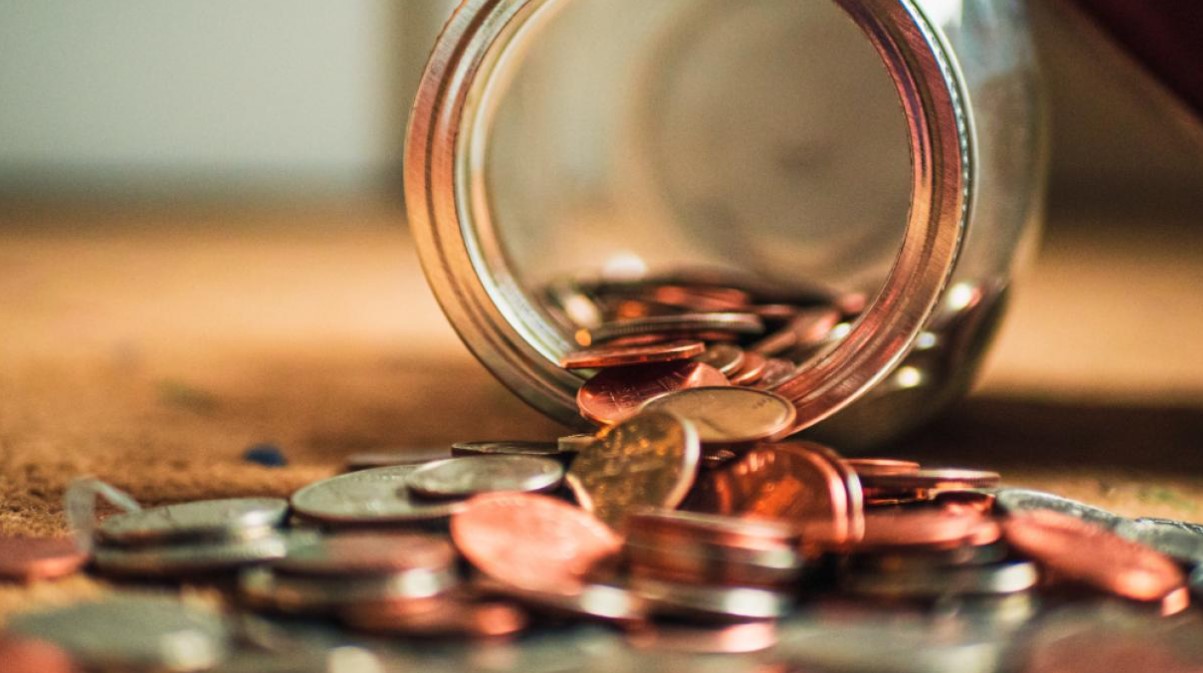 Fati është në anën tuaj, njihuni me katër shenjat e horoskopit që do të pasurohen në vitet në vijim! Ja ku duhet të tregoni kujdes