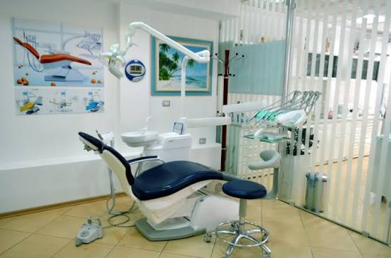 Bllokohet klinika dentare në Shijak, e pëson stomatologia e rreme