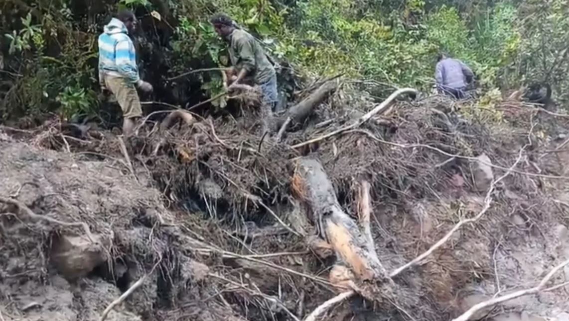 Përmbytje apokaliptike në Indonezi, mes të zhdukurve edhe 13 fëmijë!