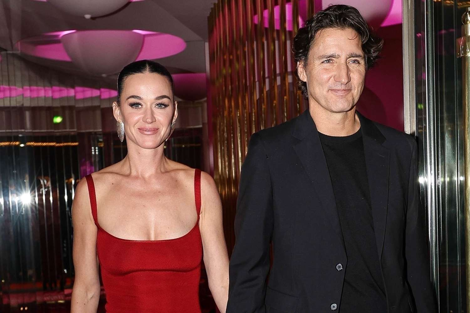 Katy Perry “vulos” romancën me Justin Trudeau gjatë koncertit në Pragë