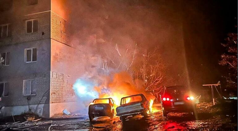 Rusia kryen sulme vdekjeprurëse në Ukrainë teksa Zelensky niset drejt Parisit në kërkim të armëve