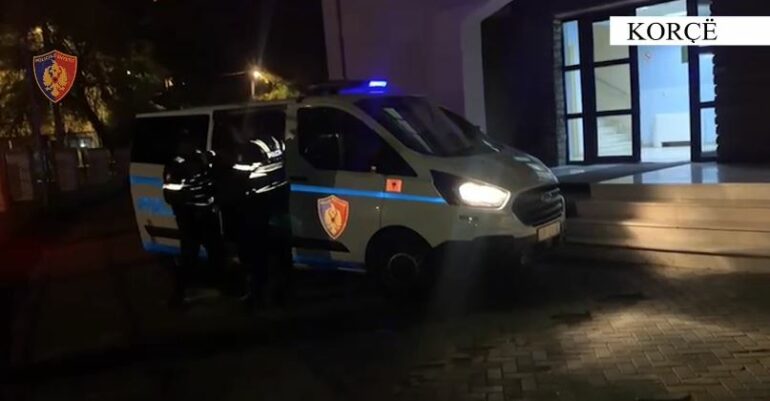 EMRI/ Ishte shpallur në kërkim për mashtrim dhe vjedhje, arrestohet 28-vjeçari