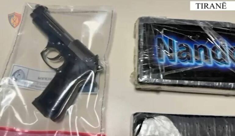 Finalizohet operacioni “Hallka e parë”, sekuestrohen 2.2 kg kokainë, arrestohen dy kushërinjtë